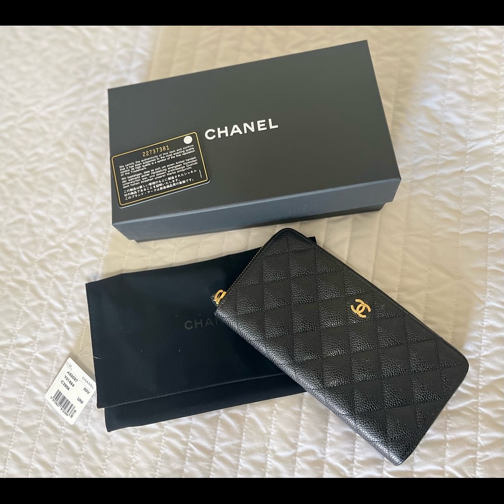 Authentic Chanel caviar long zip wallet